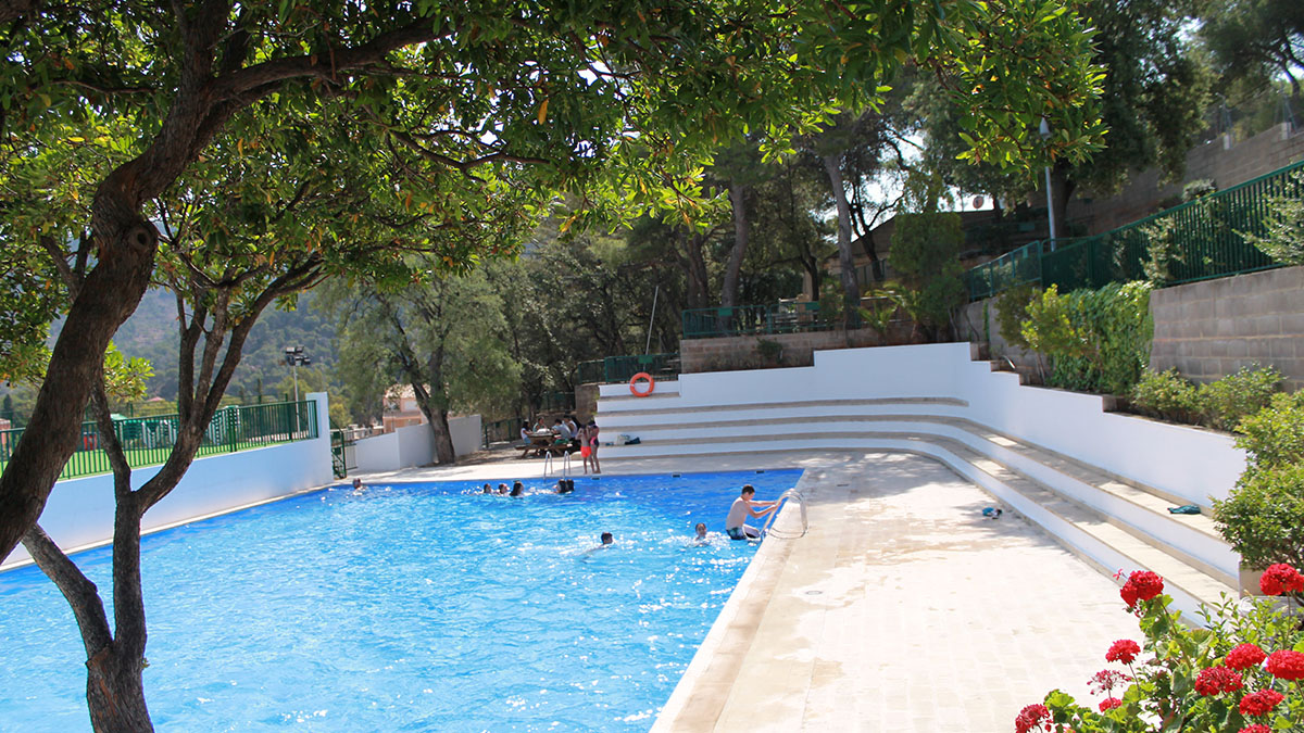Read more about the article Borsa per a socorristes i taquillers de la piscina municipal