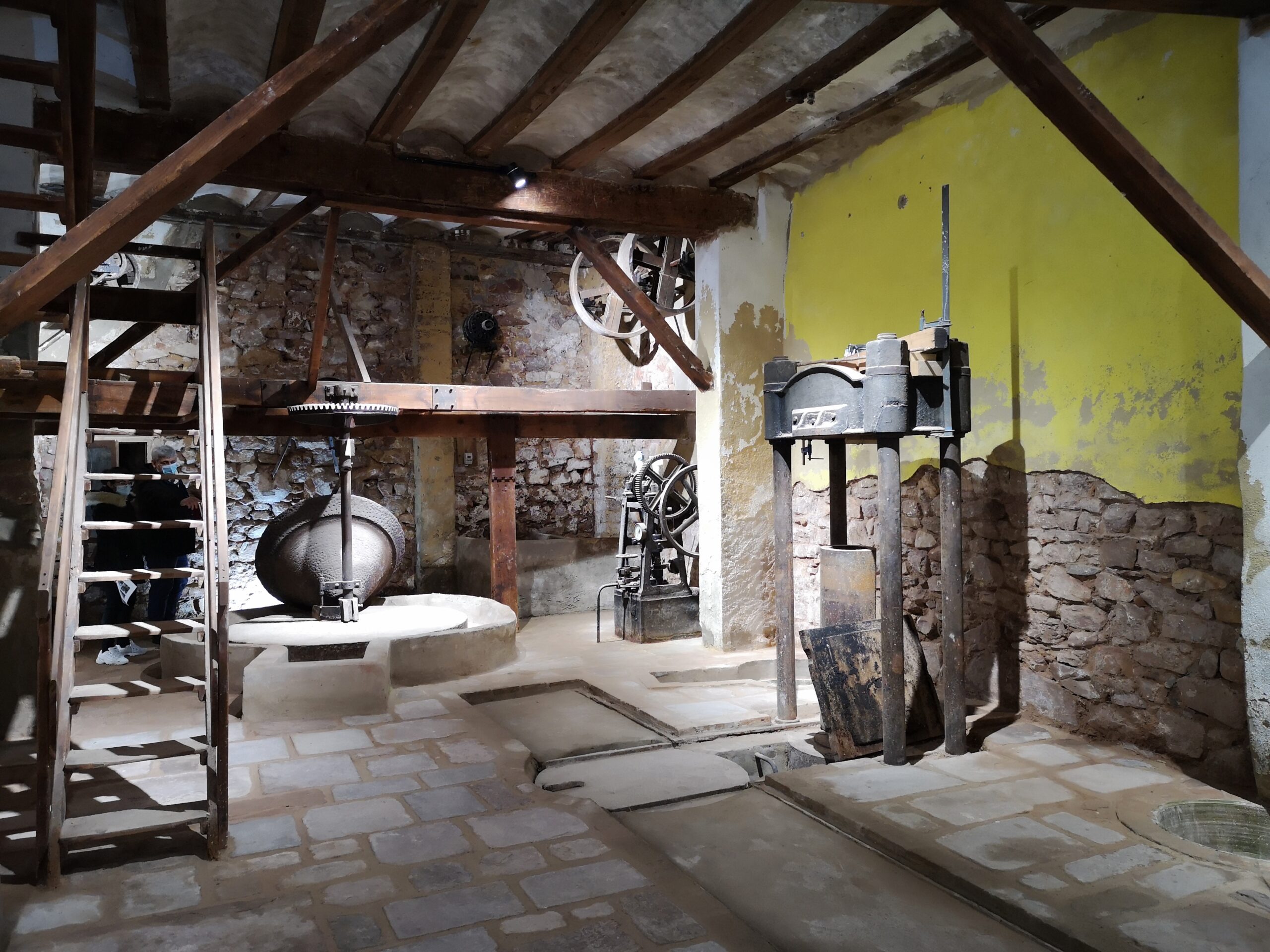 Un museu de l'oli per a Serra. Las obras en una antigua almazara albergará  el Museu de l'Oli - Serra