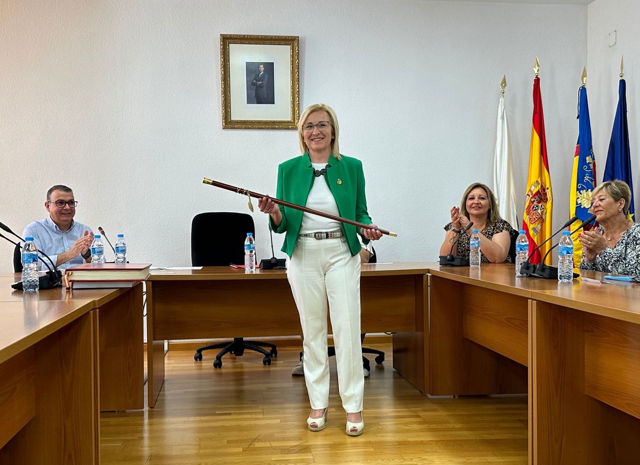 Lee más sobre el artículo Pleno de constitución: Alicia Tusón revalida la alcaldía