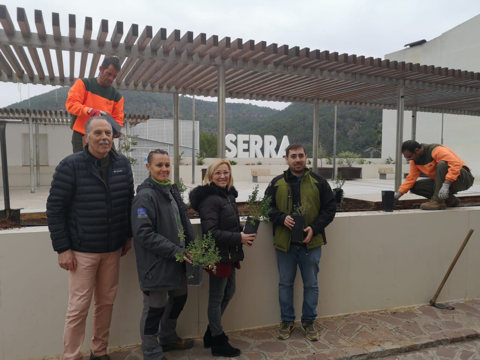 Read more about the article Serra planta Estepa de Cartagena per celebrar el Dia de l’Arbre