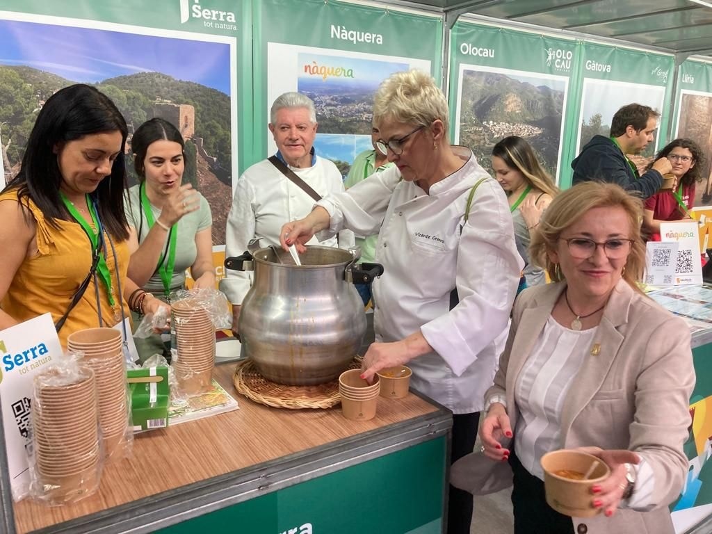 Lee más sobre el artículo Serra promociona su patrimonio natural, cultural y gastronómico en la Fira de les Comarques 2025